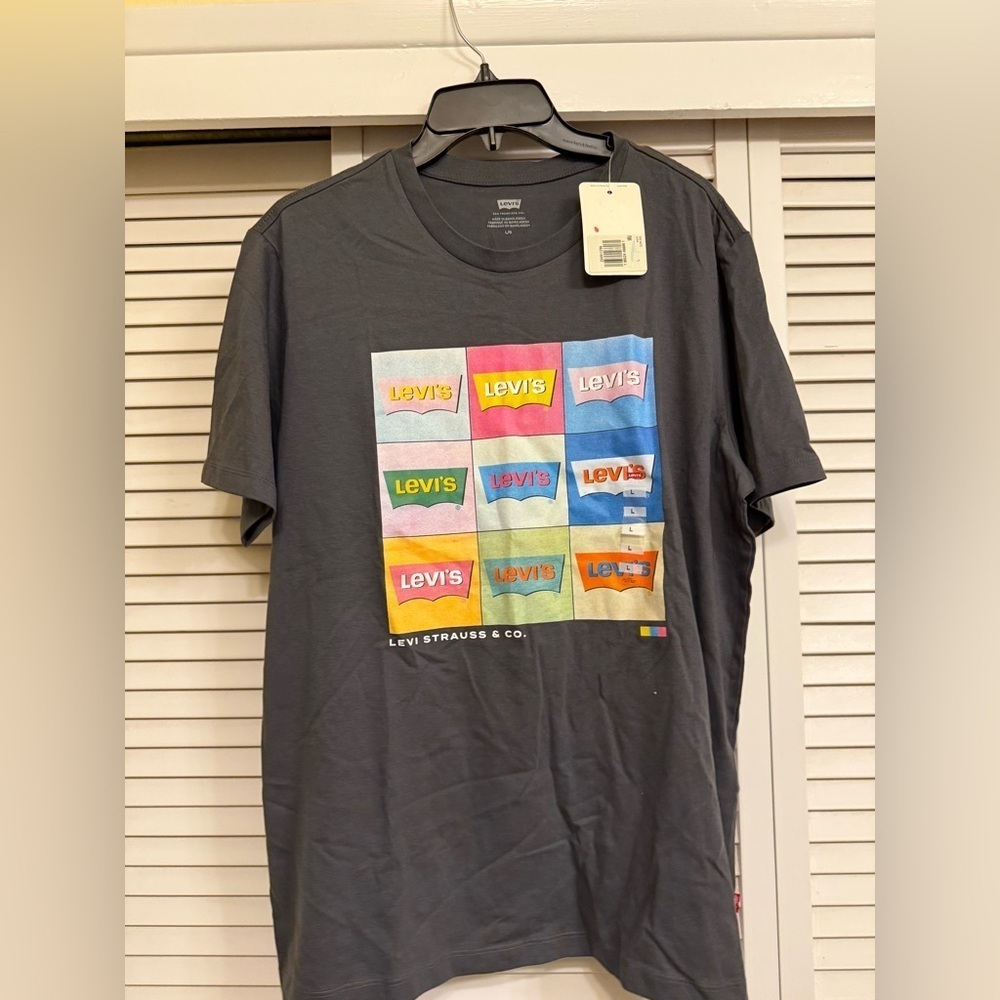 Levi's Women’s Sz L Gray Graphic T-Shirt Brand New